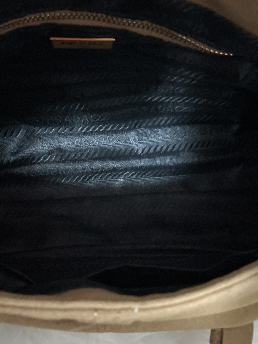 PRADA - Picture 6 of 6